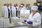 Александр Лукашенко посетил несколько цехов Туровского молочного комбината